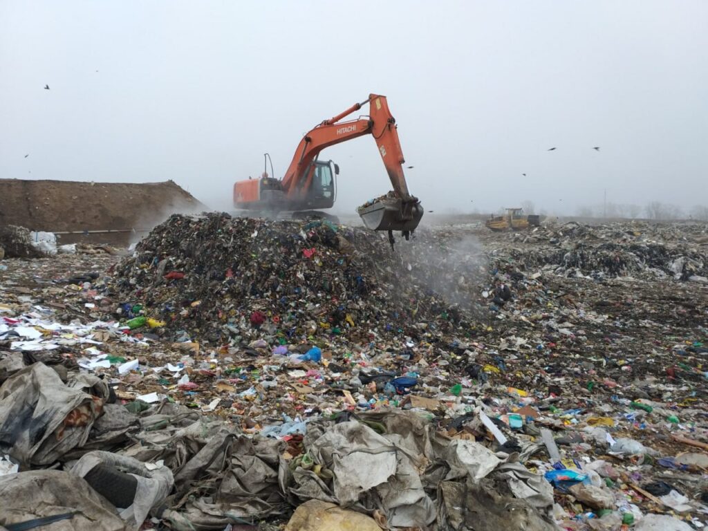 A Cosmic Perspective on the Trash Chaos in Uzbekistan: Nearly 2,000 Illegal Dumpsites Found