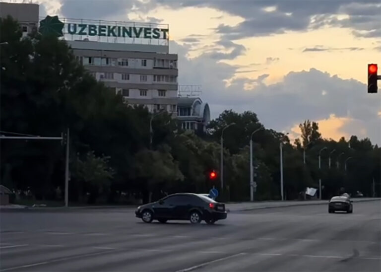 «Дрифт под камерами»: в центре Ташкента водитель устроил хулиганское шоу