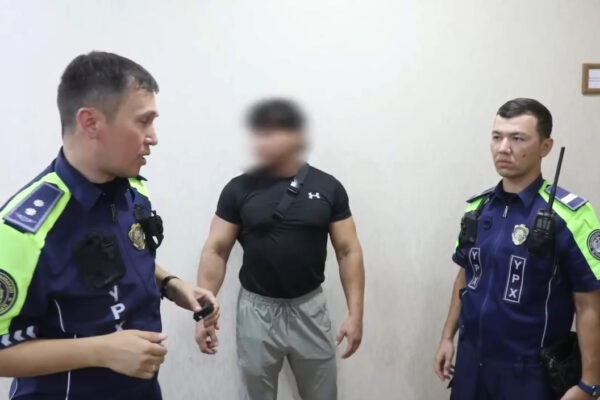 Очередной лихач в Ташкенте: катался по встречке, проезжал на красный и снимал всё на видео
