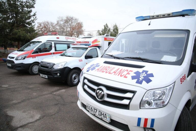 В Андижане врачи спасли жизнь ребёнку с ножницами в шее