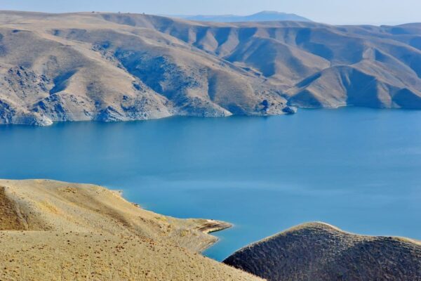 “Мы не должны молчать”: экоактивистка Urikguli запустила петицию о проекте Sea Breeze Uzbekistan