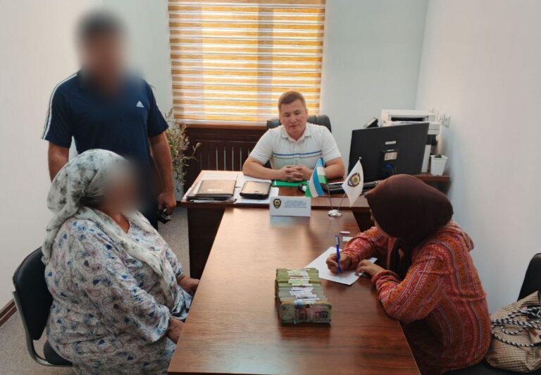 В Джизакской области престарелая мать оплатила алименты за своего сына из пенсии