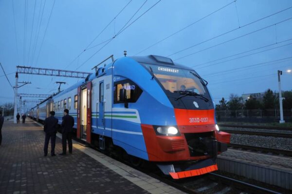 От Ташкента до Бекабада на электричке: новый проект реализуют в 2026 году