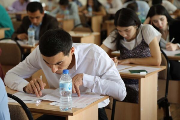 Новый учебный год для студентов вузов стартует позже, чем у школьников
