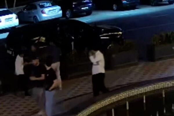 В Навои мужчина избил официанта после ссоры из-за неоплаченного счета — среди участников инцидента был паралимпийский чемпион