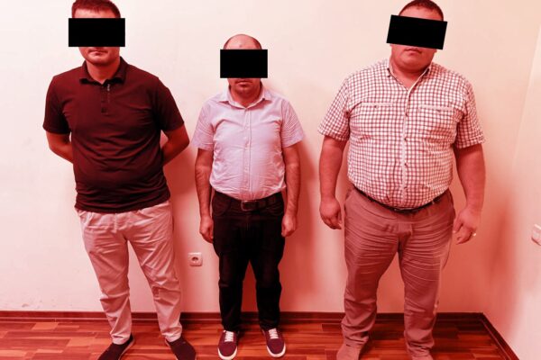 Связанные одной цепью: силовики задержали помощника хокима, инженера и чиновника, ответственного за сельское хозяйство