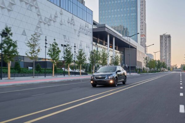 Продажи легковых автомобилей в сентябре снизились, но рынок электромобилей продолжает бить рекорды