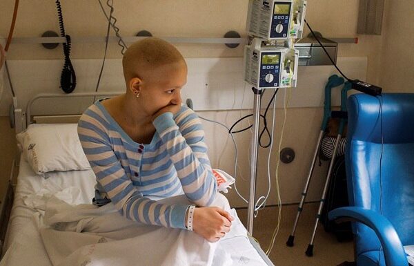 В Узбекистане запустили бесплатную психологическую помощь онкопациенткам