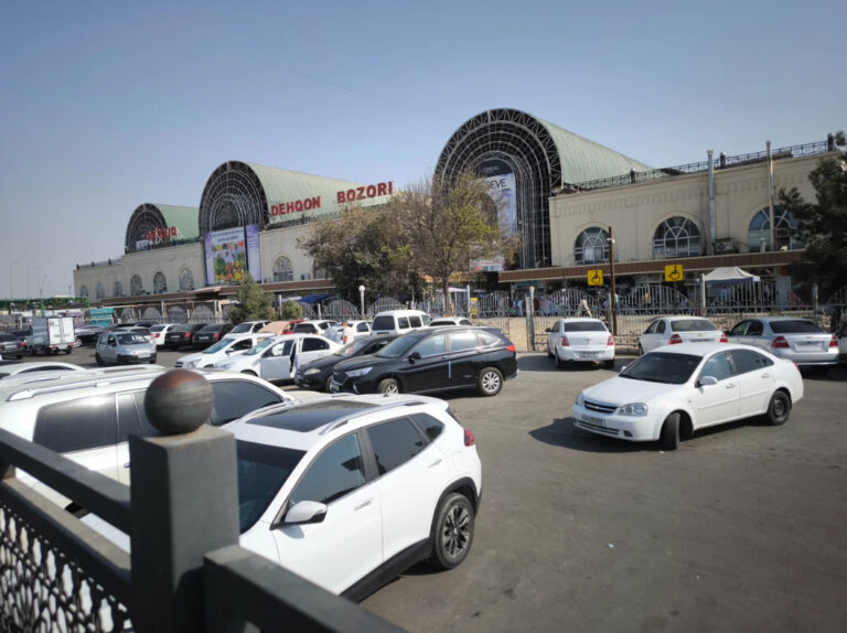 Ташкентский хокимият объяснил, почему изменил цены на парковку возле рынков и торговых комплексов