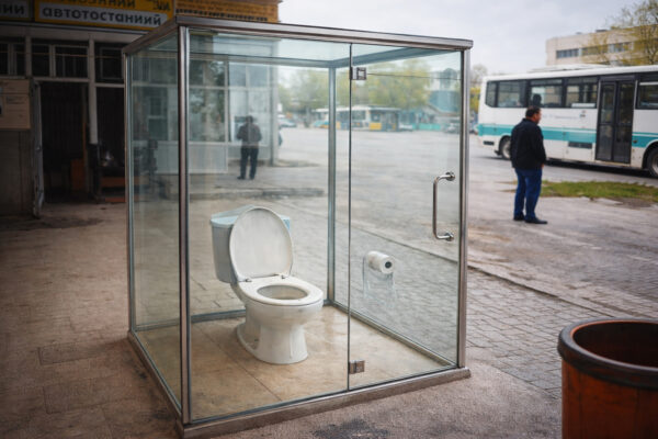 Туалет, в котором нечего скрывать: в Ангрене появилась новая «достопримечательность» Туалет, в котором нечего скрывать: в Ангрене появилась новая «достопримечательность»