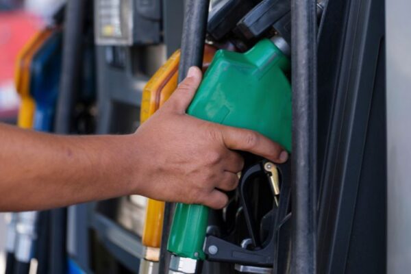 Власти пытаются предотвратить дефицит бензина и очереди на АЗС