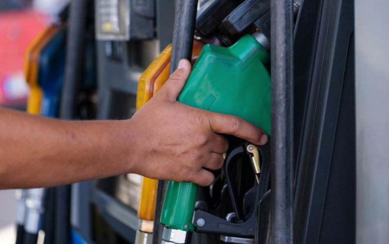 Власти пытаются предотвратить дефицит бензина и очереди на АЗС