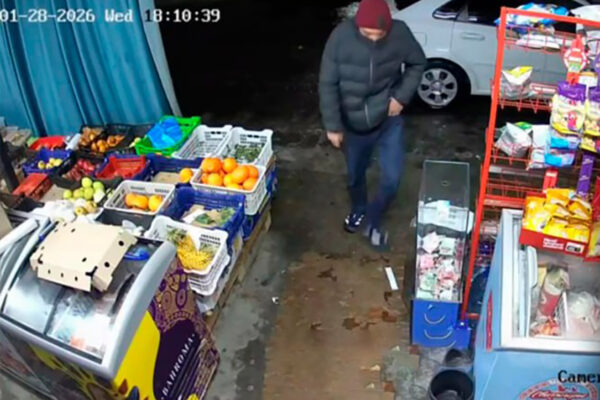 Украл ящик для пожертвований и попал на камеры: в Ташкенте задержан подозреваемый Украл ящик для пожертвований и попал на камеры: в Ташкенте задержан подозреваемый