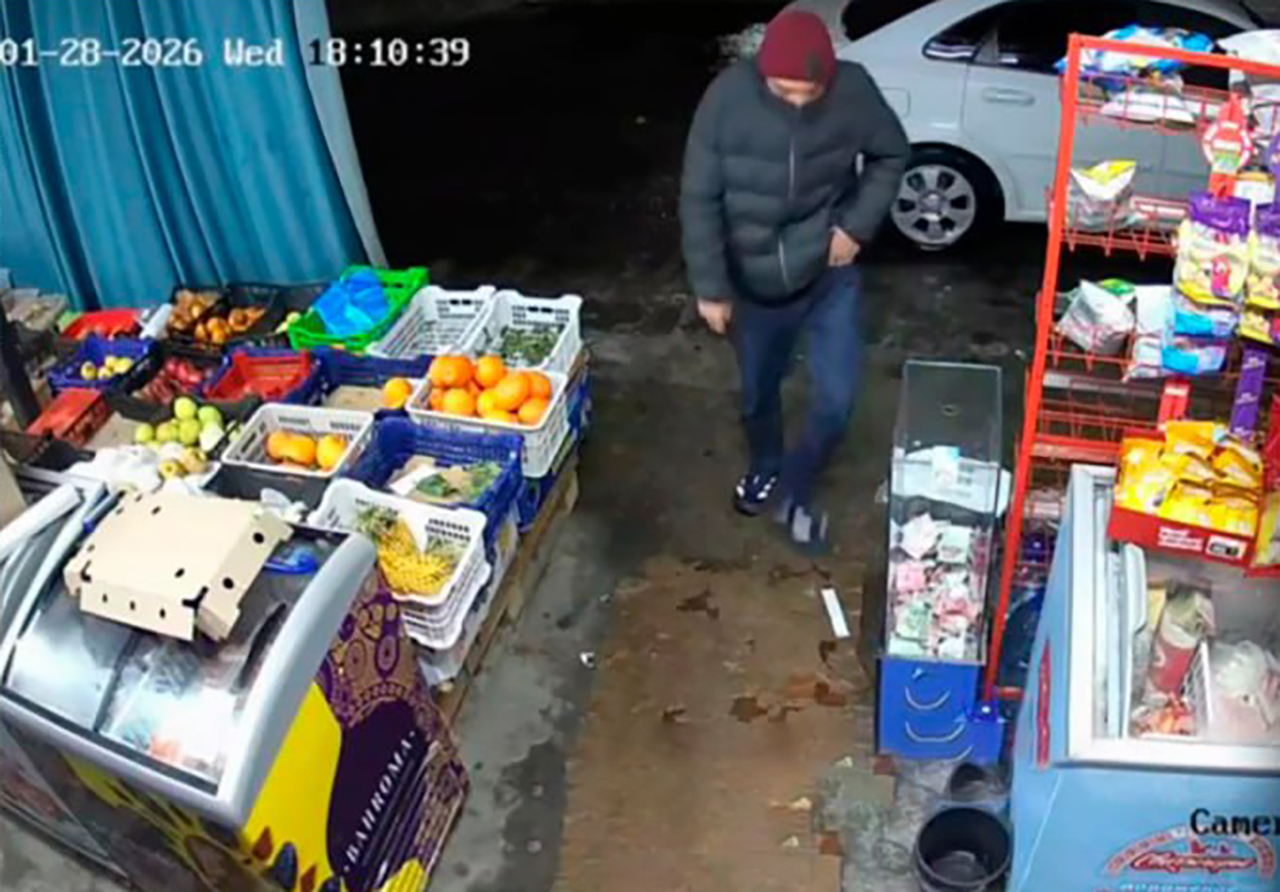 Украл ящик для пожертвований и попал на камеры: в Ташкенте задержан подозреваемый