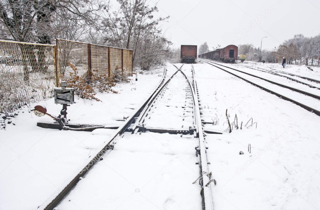 Женщина попала под пассажирский поезд возле Нукуса