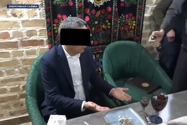 Делал деньги «из воздуха»: в Ташобласти задержан руководящий чиновник госпредприятия при получении взятки Делал деньги «из воздуха»: в Ташобласти задержан руководящий чиновник госпредприятия при получении взятки