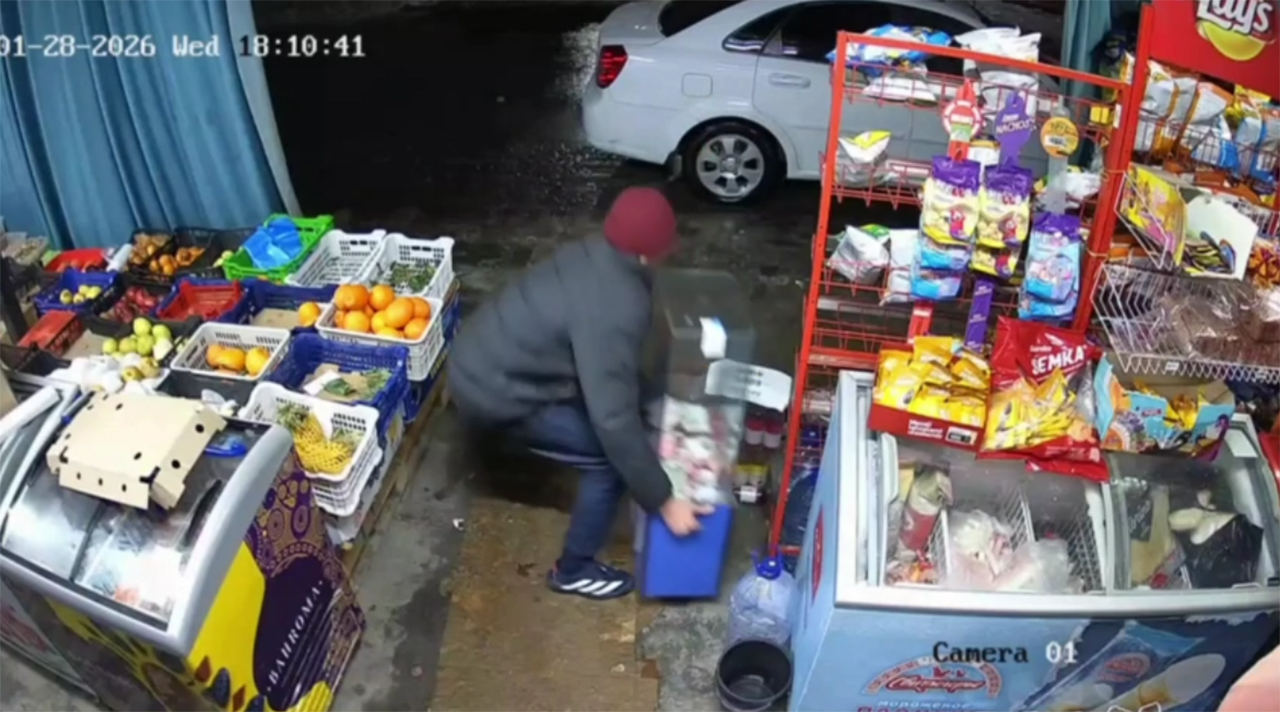 Украли пожертвования и уехали: в соцсетях обсуждают дерзкую кражу у магазина