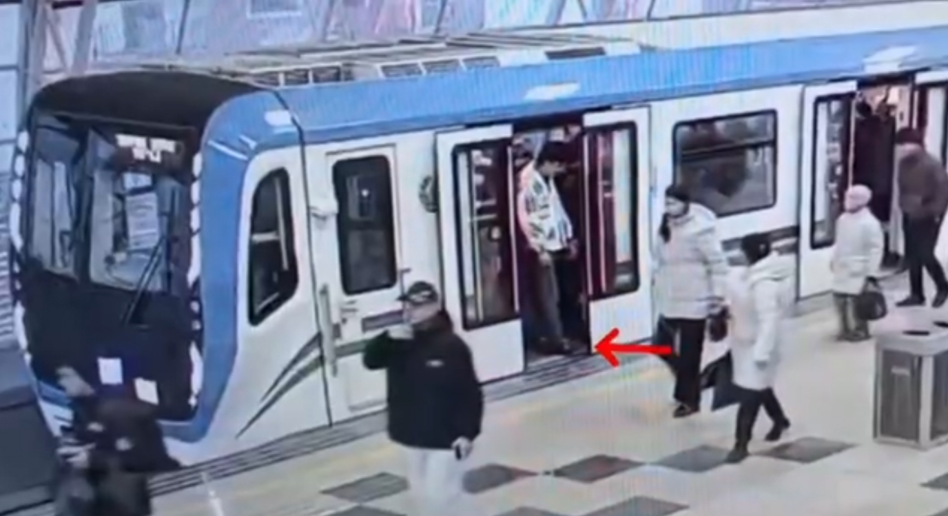 Минус поезд, плюс друг: как один пассажир в Ташкенте сорвал движение метро