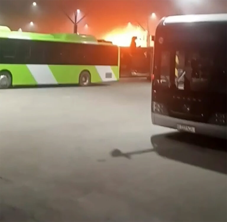 Автобус MAN загорелся ночью в столичном автопарке – что известно