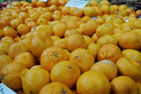 Узбекистан временно запретил импорт мандаринов и ананасов из Китая: что происходит и стоит ли ждать роста цен