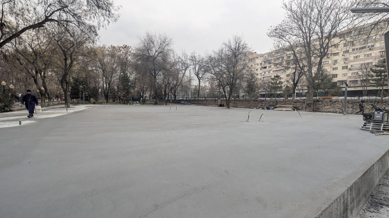 Скейтпарк на "Голубых куполах" залили бетоном: в центре Ташкента исчезло ещё одно общественное пространство