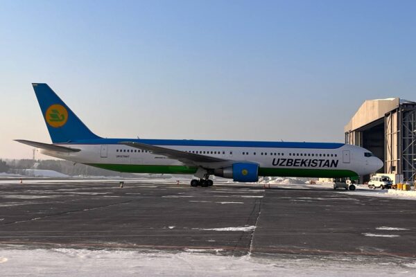 Самолёт Uzbekistan Airways, летевший во Владивосток, экстренно сел в Красноярске