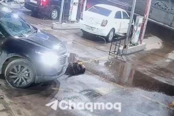 Сбил человека прямо на заправке: странное видео вызвало обсуждение в соцсетях