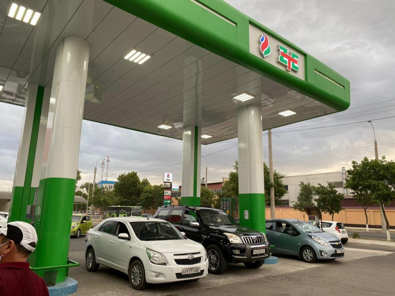 С 1 апреля 2026 года в Узбекистане отменят наличные на АЗС и при оплате коммунальных услуг