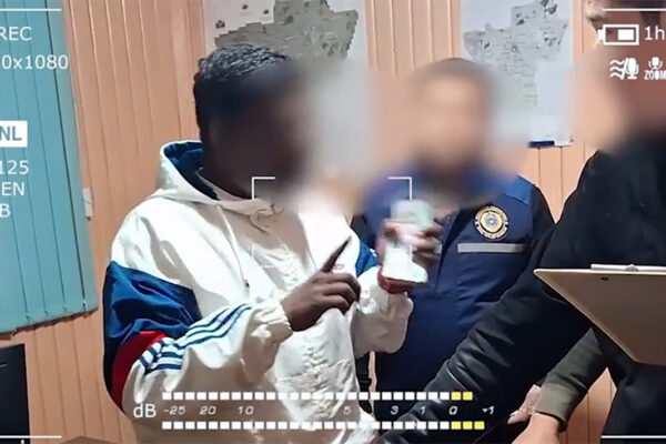 В Сурхандарье задержали гражданина Индии при попытке дать взятку инспектору ДПС