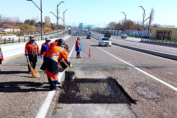 В Ташкенте наконец-то стартовал ямочный ремонт дорог