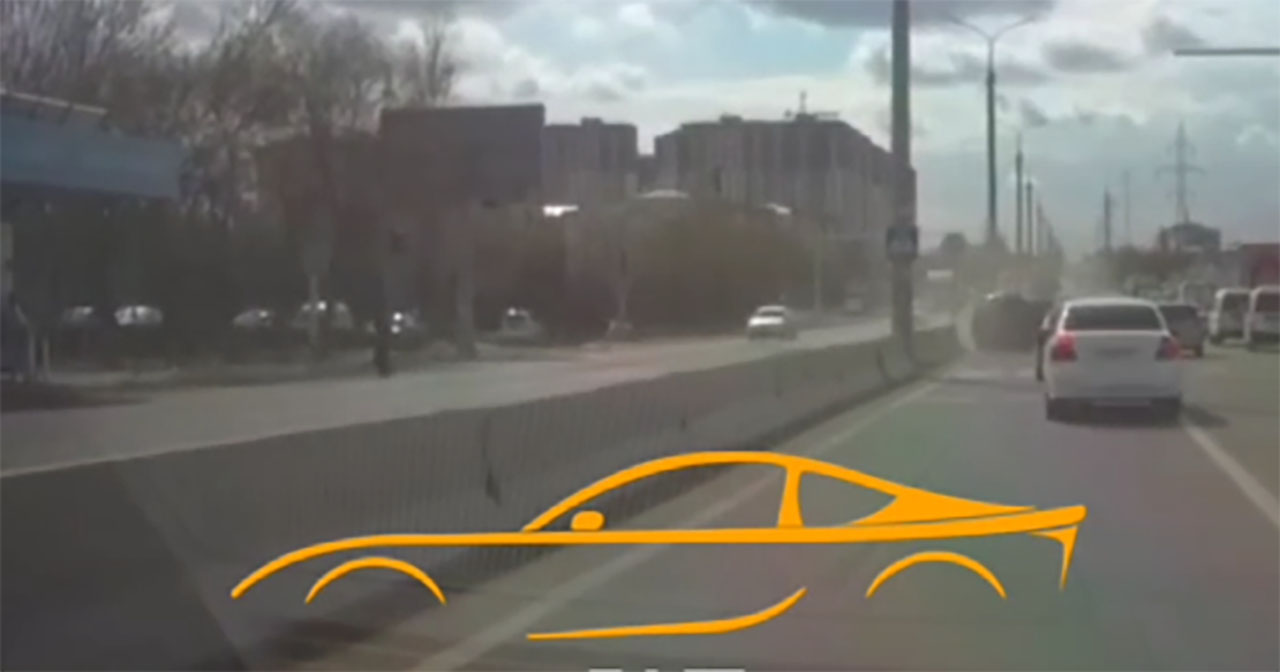 Гонка по обочине закончилась переворотом: водитель Spark решил, что ему нужнее всех