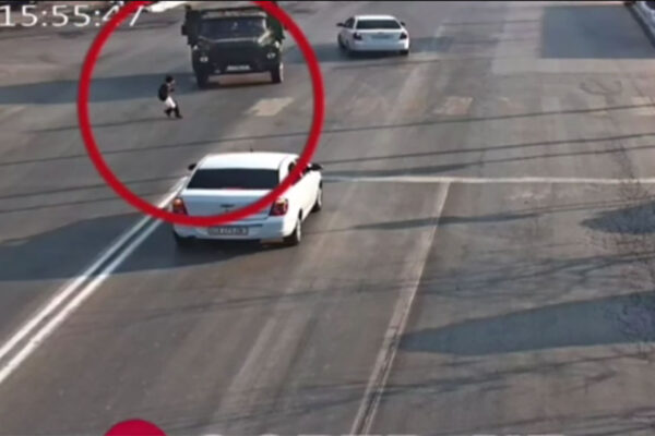 Жуткое ДТП на Ферганской кольцевой: под колёсами грузовика погиб 9-летний ребёнок