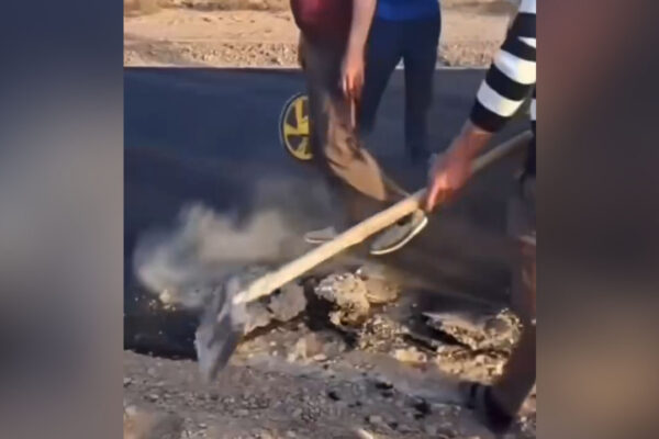 Асфальт на песке: во что превращается «Инициативный бюджет», когда за дорогой стоит бутылка масла