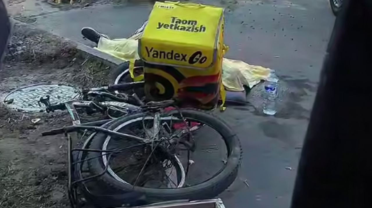 В Ташкенте грузовик насмерть сбил курьера на велосипеде