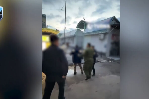 Разборки на Сергелийском авторынке: магазин опечатали, конфликт дошёл до рукоприкладства