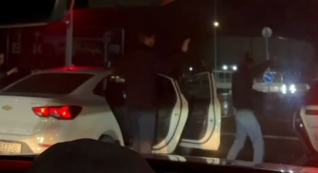 Танцы на красный: в Самарканде сняли «вторую серию» дорожного абсурда