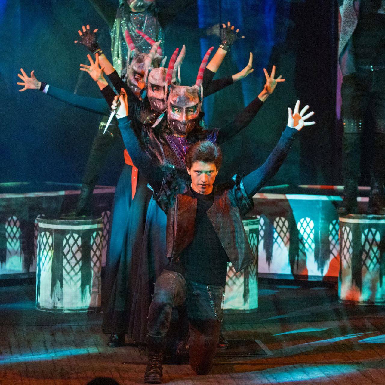 Не в своём здании, но со зрителями: Молодёжный театр Узбекистана объявил о возвращении