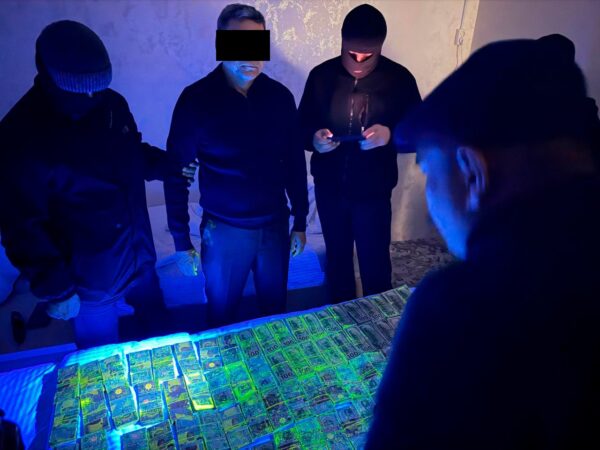 Золото по знакомству: посредник обещал продать 290 гектаров с драгоценными металлами за 600 тысяч долларов