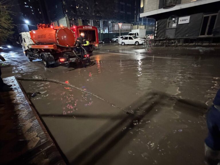 Службы благоустройства Ташкента переведены на усиленный режим из-за сильных осадков