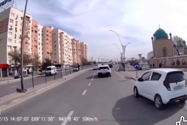 Король дороги: водитель Spark устроил разборки прямо на мосту в Ташкенте