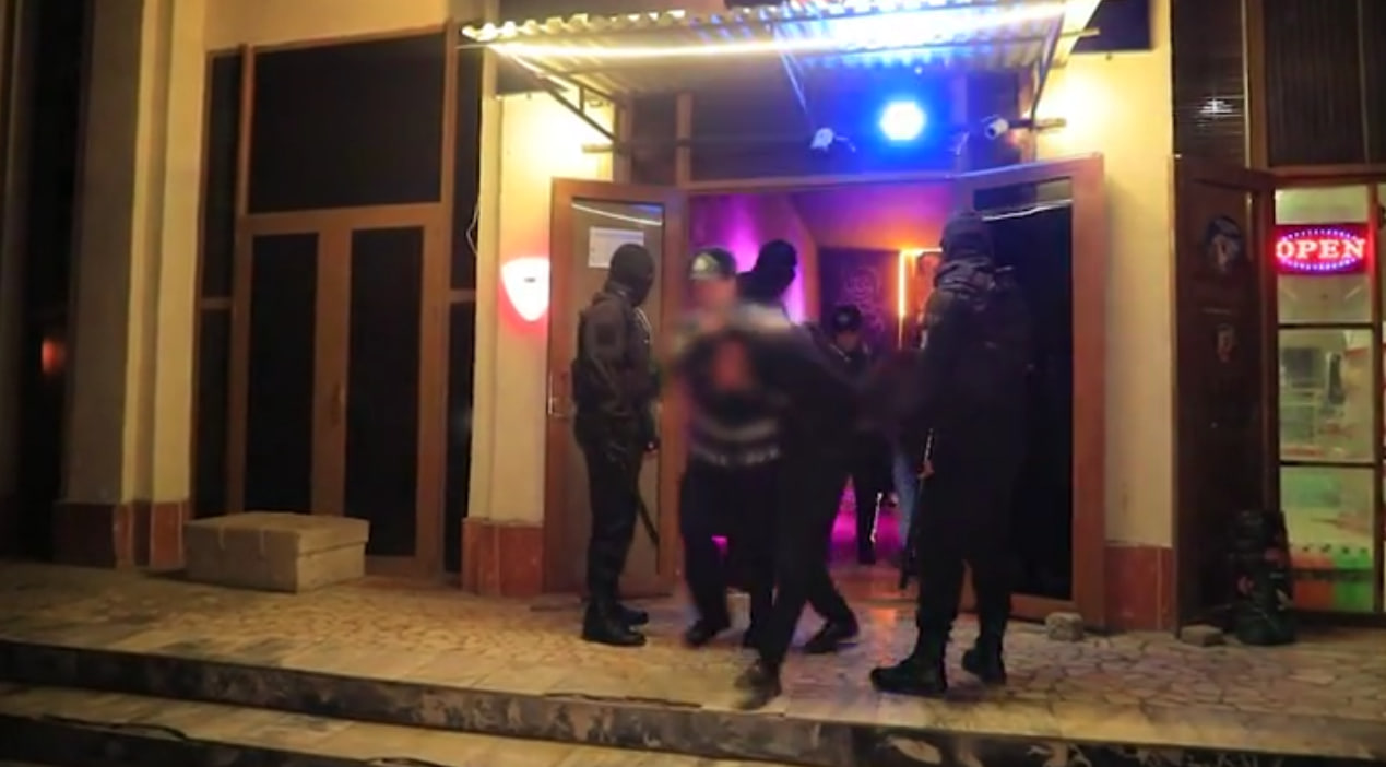 Вербовали через Instagram и удерживали силой: в Бухаре накрыли ночной клуб с секс-рабынями