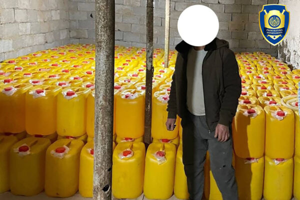 В Ташкентской области предотвратили возможное массовое отравление суррогатным алкоголем В Ташкентской области предотвратили возможное массовое отравление суррогатным алкоголем