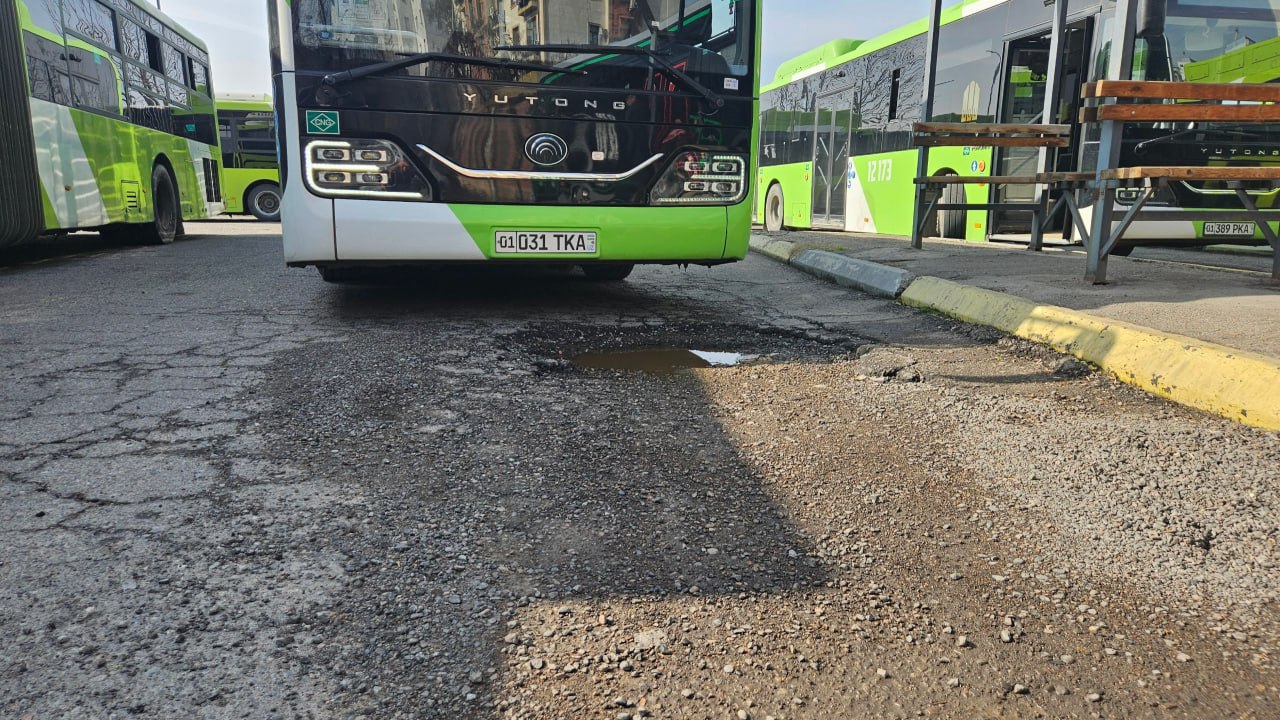 В Ташкенте начали приводить в порядок конечные остановки автобусов