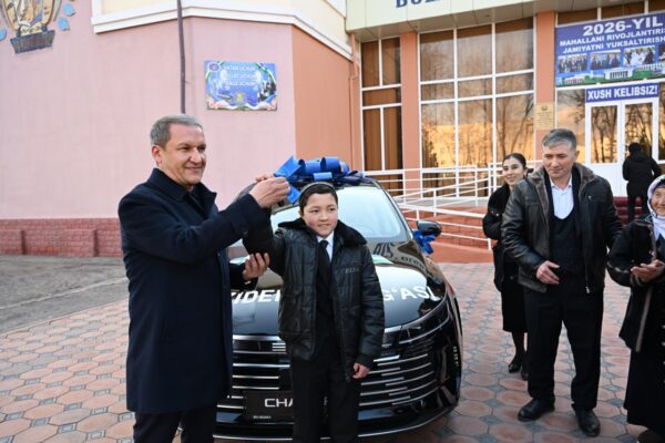 Президент подарил автомобиль юному исполнителю: награду уже вручили