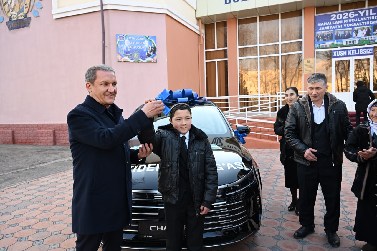 Президент подарил автомобиль юному исполнителю: награду уже вручили