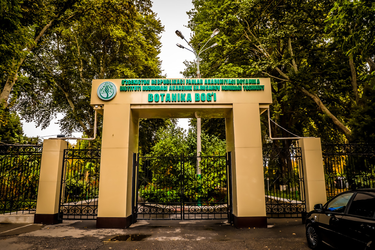 Минус самокаты и велосипеды: Ботанический сад Ташкента возвращают пешеходам