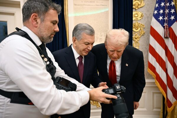 «Да благословит Бог Узбекистан»: Трамп написал письмо Мирзиёеву и позвал в гости в Майами