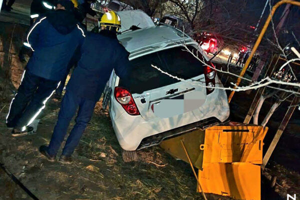 «Спарк» против газа: в Ургенчском районе автомобиль снёс газораспределительный пункт