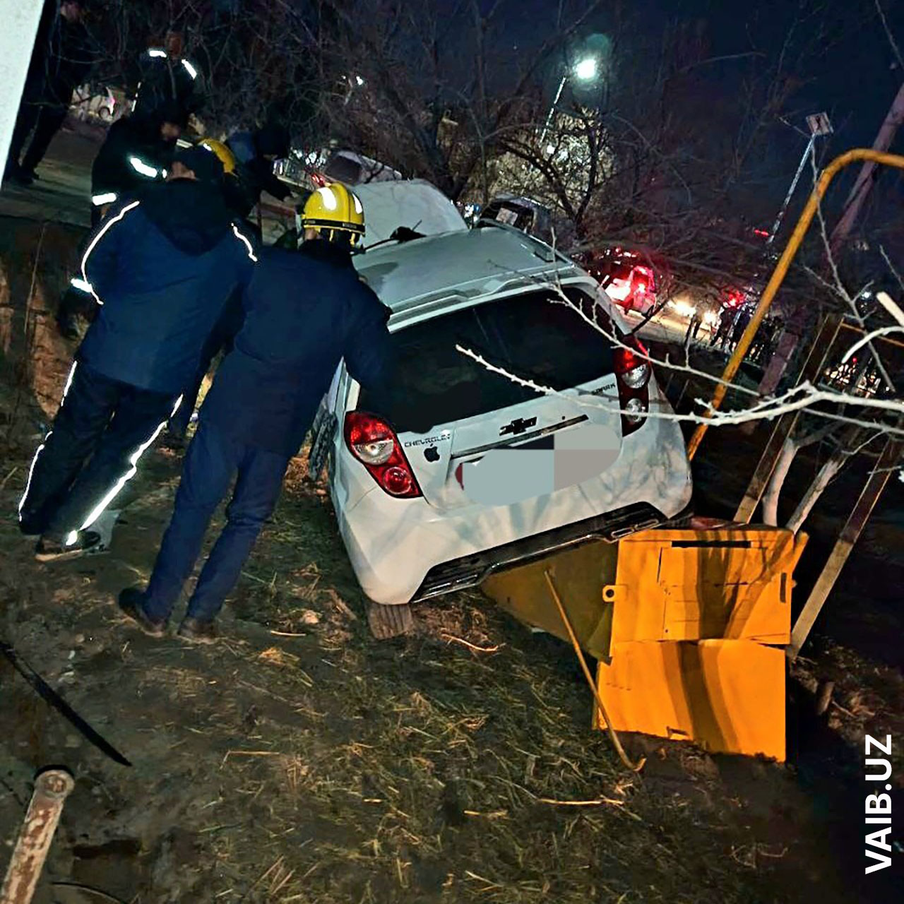 «Спарк» против газа: в Ургенчском районе автомобиль снёс газораспределительный пункт