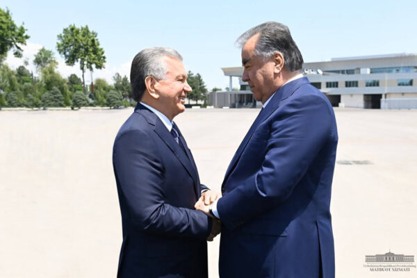 Эмомали Рахмон едет в Узбекистан: переговоры, проекты и пакет документов